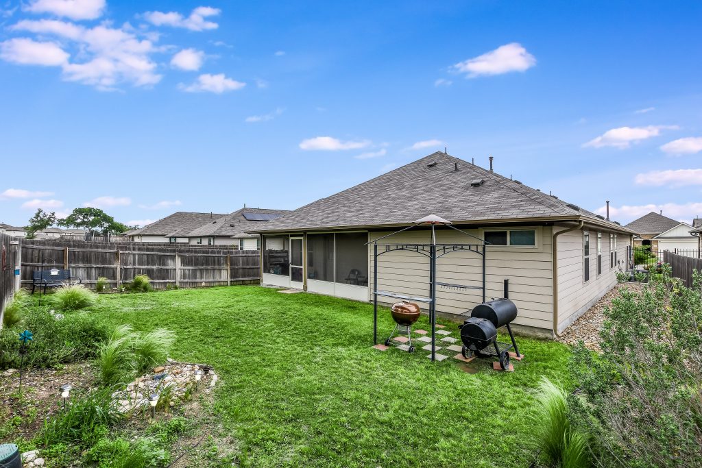 Private backyard with no rear neighbors and single story next door.